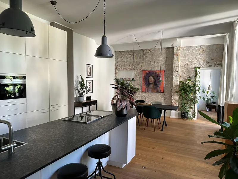 Exklusive, geräumige und hochwertige 2-Zimmer-Loft-Wohnung mit Balkon und Küche — photo 1